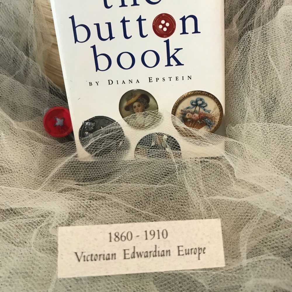 Recycled Antique Button Ring - Picture 5 of 5